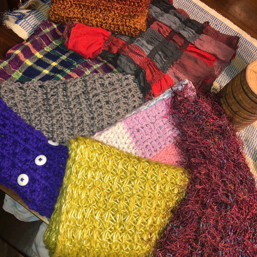 Lot of 8 scarves